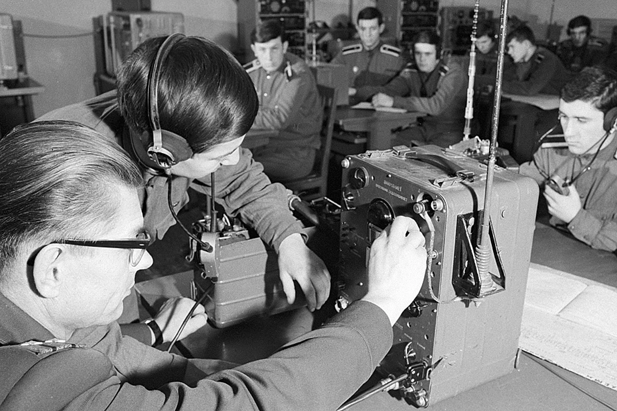 Приемы работы на полевой радиостанции, СССР, 1970 год