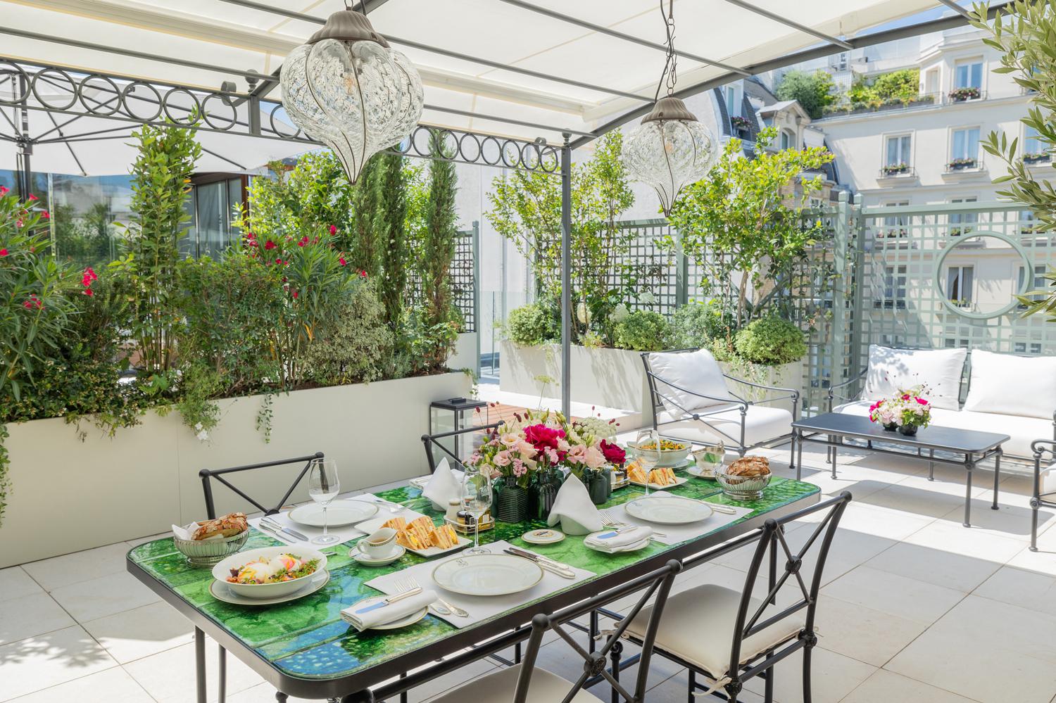 Терраса Eden Suite отеля Le Bristol