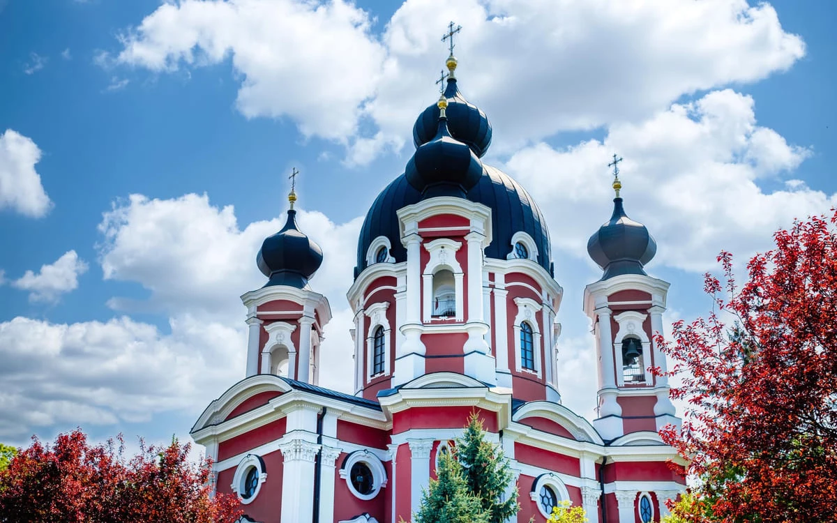 Чем отличается церковь от храма и собора
