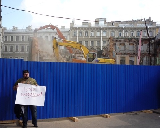 Градозащитники почтят память Дома Рогова минутой молчания и цветами