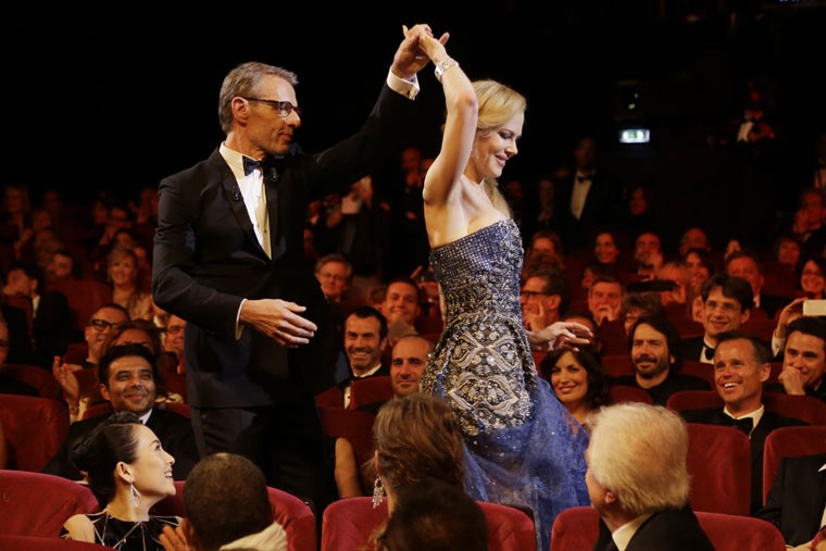 Ведущий церемонии Ламберт Уилсон и актриса Николь Кидман на премьере фильма "Принцесса Монако". 