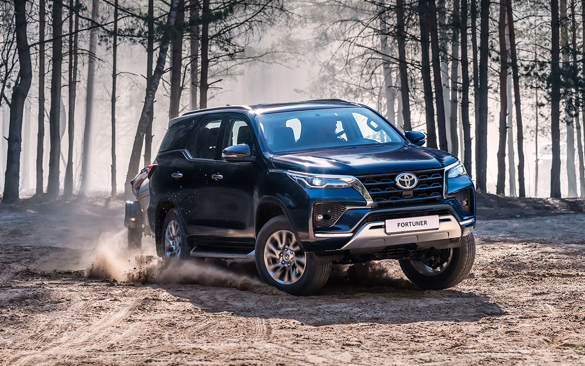 Toyota начала российские продажи обновленных Fortuner и Hilux
