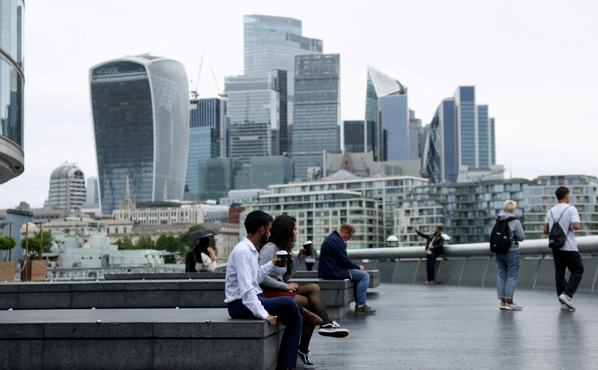 Hollie Adams / Reuters