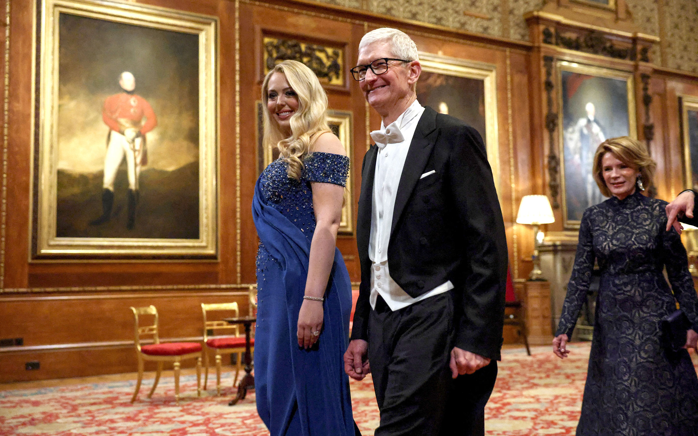 Генеральный директор Apple Тим Кук и дочь американского президента Тиффани Трамп