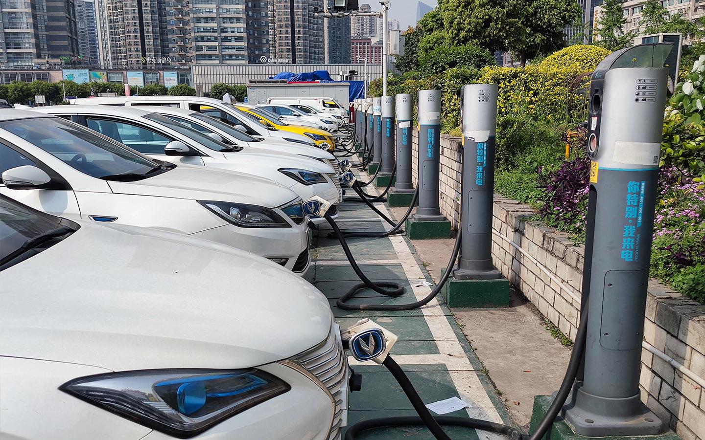 В Китае отказались поддерживать владельцев электрокаров. Что произошло