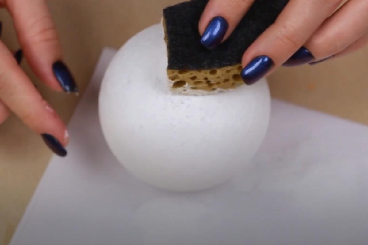 Как сделать новогодний шар в технике декупаж