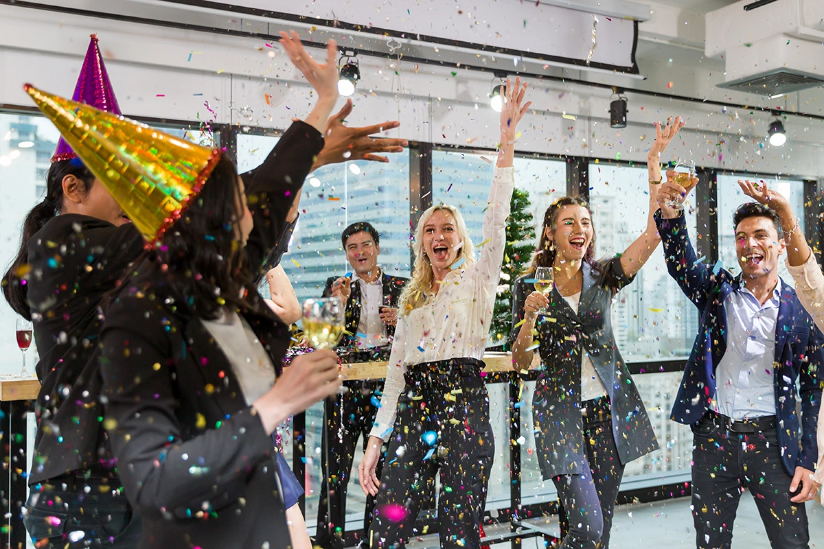 Как вести себя на корпоративе и избежать неловких ситуаций