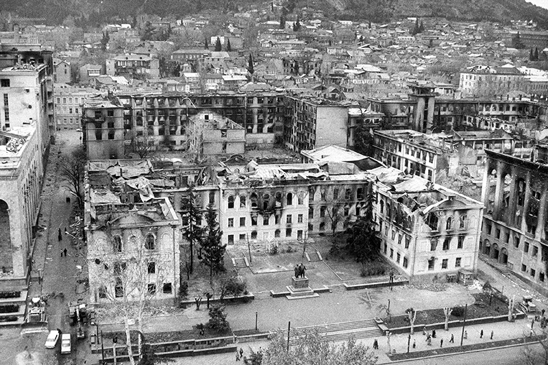 Последствия вооруженных столкновений в Тбилиси. Декабрь 1991 года




