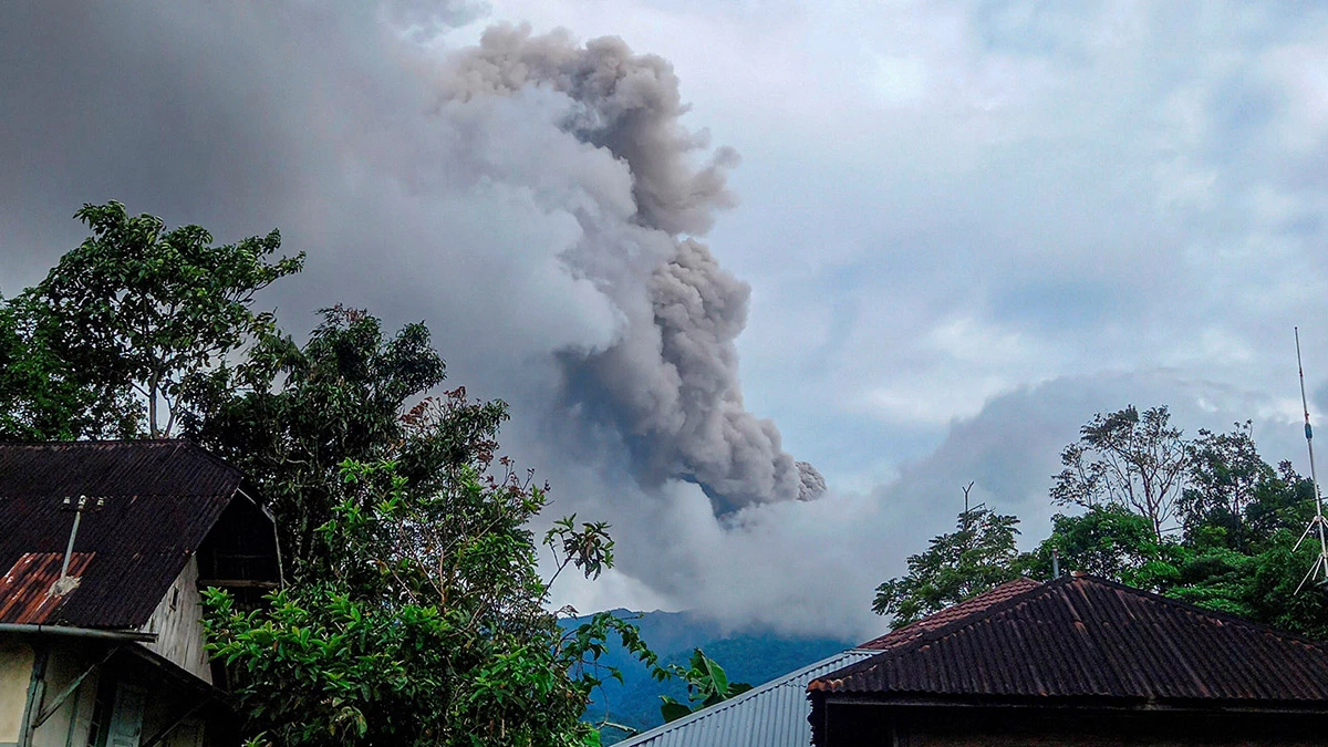 <p>Марапи&nbsp;&mdash; один из самых активных вулканов в Индонезии. В 1979 году его извержение унесло жизни 60 человек</p>