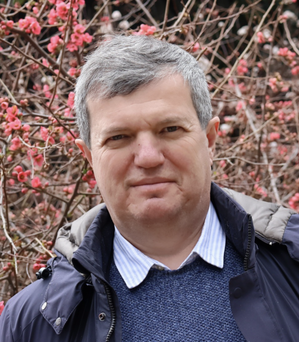 Александр Безматерных