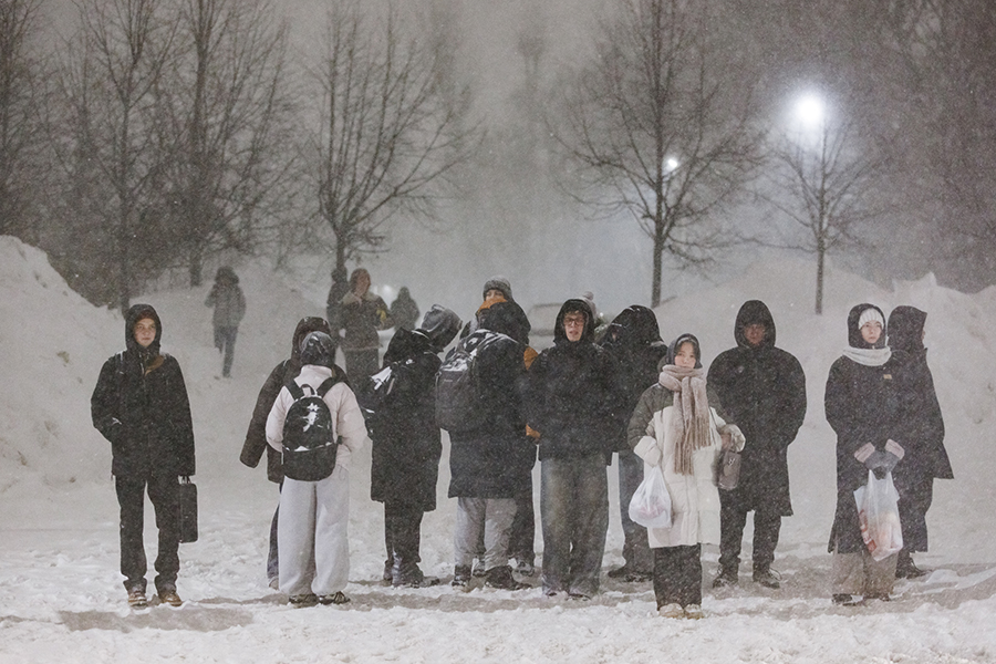 Непогода также обрушилась на другие регионы страны. В Причерноморье жителей ожидают снег с дождями, в низовьях Дона и Волги не исключено образование гололедов, предупредили в «Фобосе».