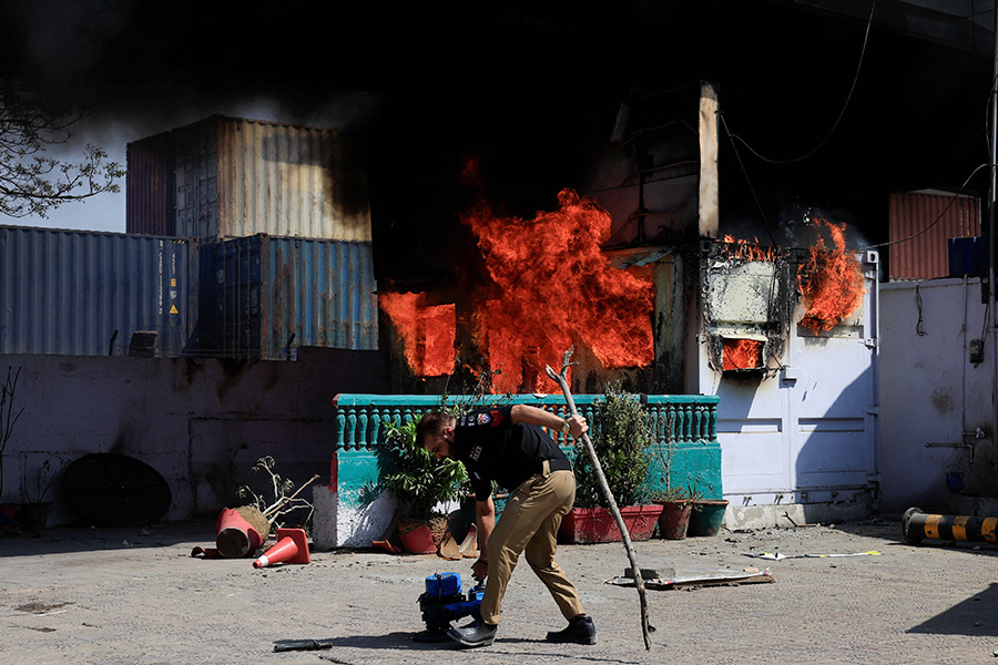Akhtar Soomro / Reuters