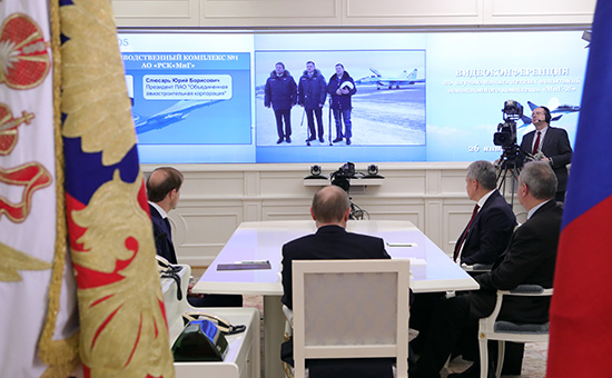 Президент России&nbsp;Владимир Путин во&nbsp;время видеоконференции по&nbsp;случаю&nbsp;начала летных испытаний авиационного комплекса &laquo;МиГ-35&raquo;


