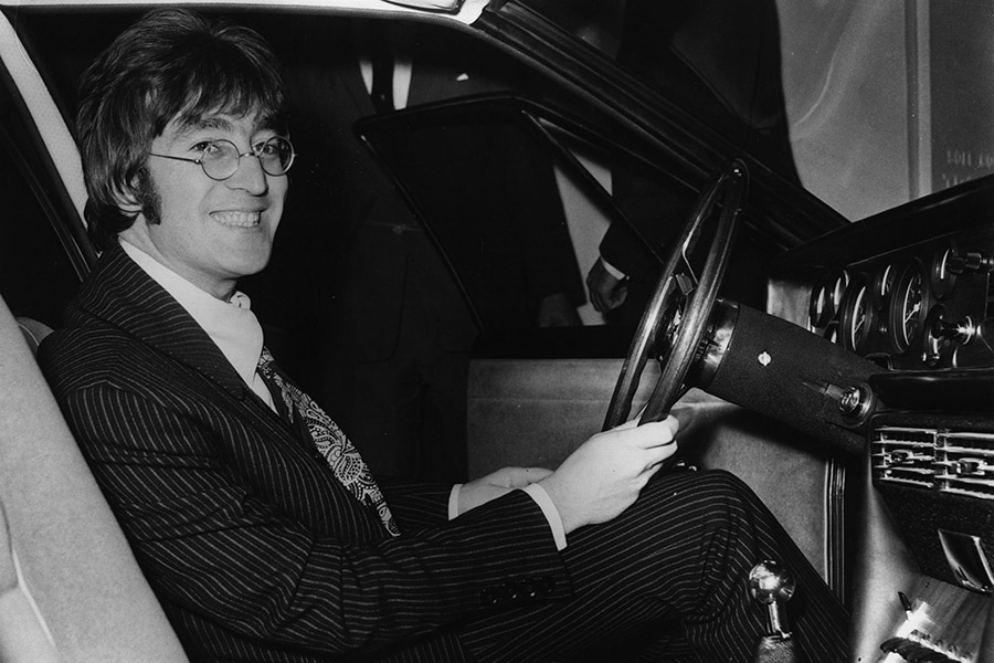 Заработок за год: $16 млн

Дата смерти: 8 декабря 1980 года

Леннон продолжает получать отчисления за композиции, записанные в составе The Beatles и во время сольной карьеры. Дополнительные $3,5 млн пришли от продажи прав на музыку компании Disney для ее документального сериала The Beatles: Get Back
