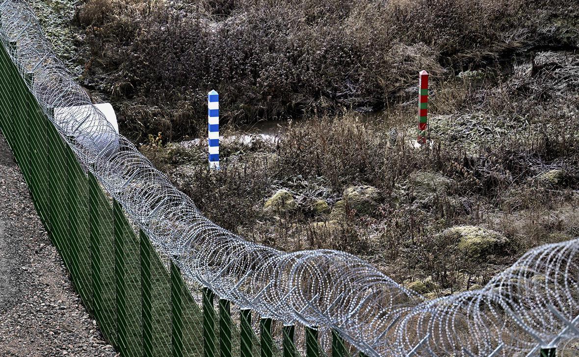 Пограничный забор между Финляндией и Россией в районе города Иматра