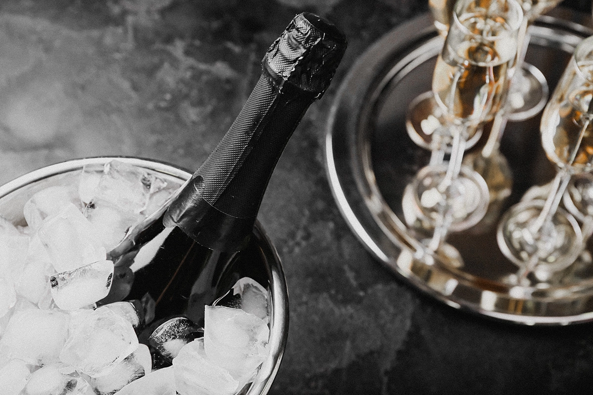 Как открыть шампанское: основные способы и возможные ошибки