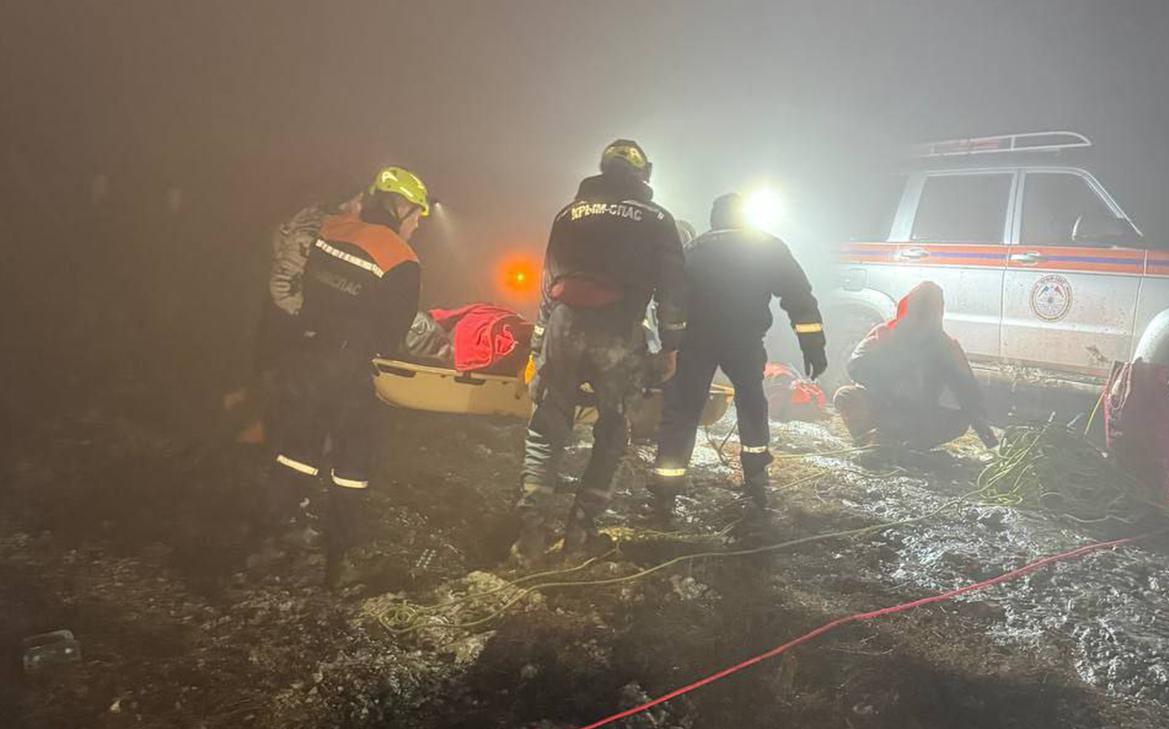 В Крыму «УАЗ» с людьми упал со скалы в 200-метровый обрыв