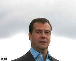 Д.Медведев познакомился со "всевидящим оком" в Доме фотографии