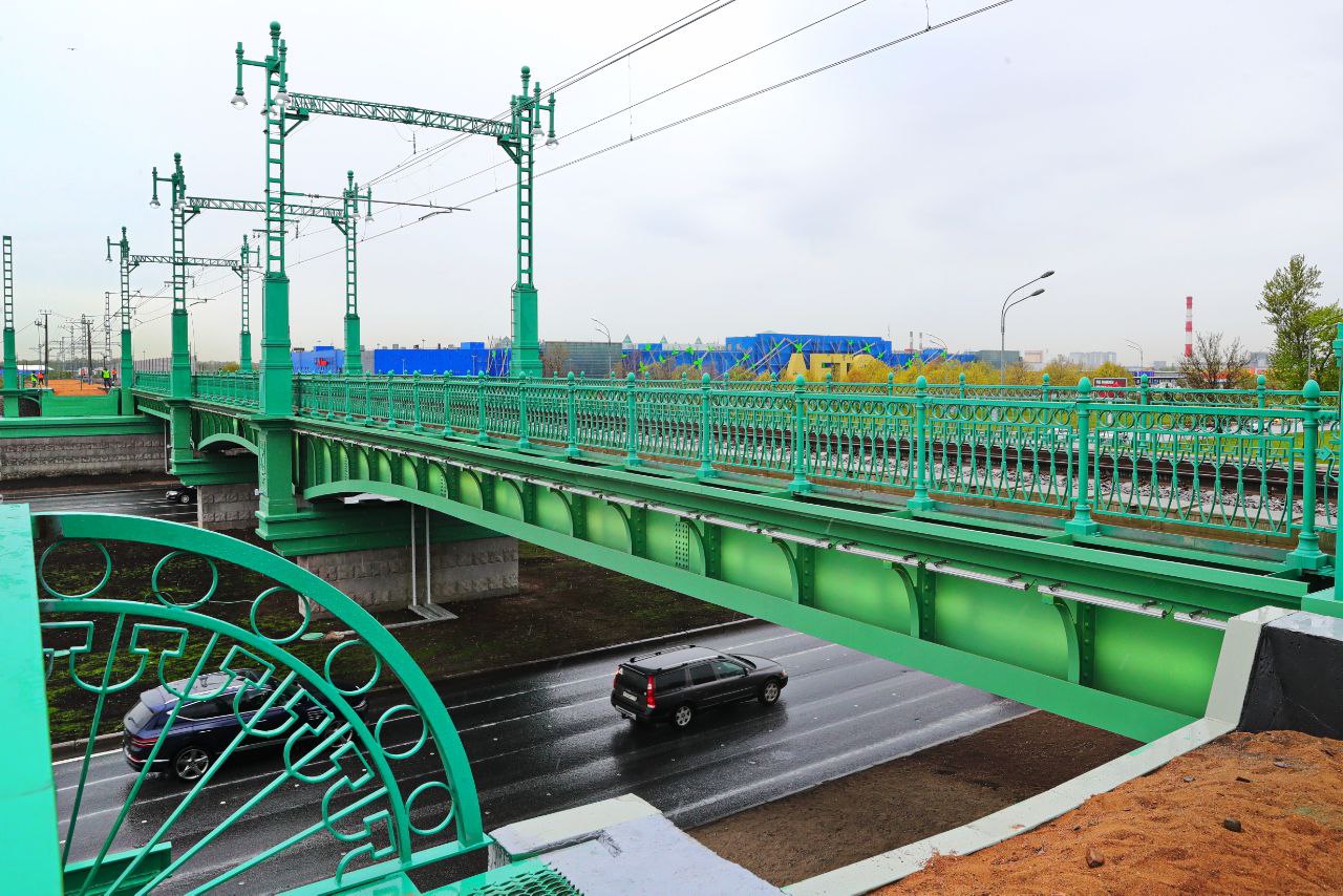 Новый железнодорожный путепровод над Пулковским шоссе в Петербурге