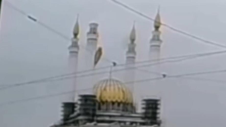 В Уфе опровергли пропажу купола минарета мечети словами «упал и лежит»