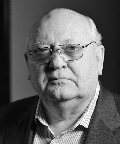 Михаил  Горбачев фото