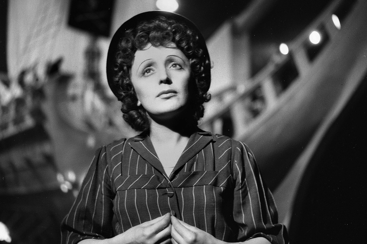 В каких кафе выступала Эдит Пиаф и какие вина назвали в честь нее