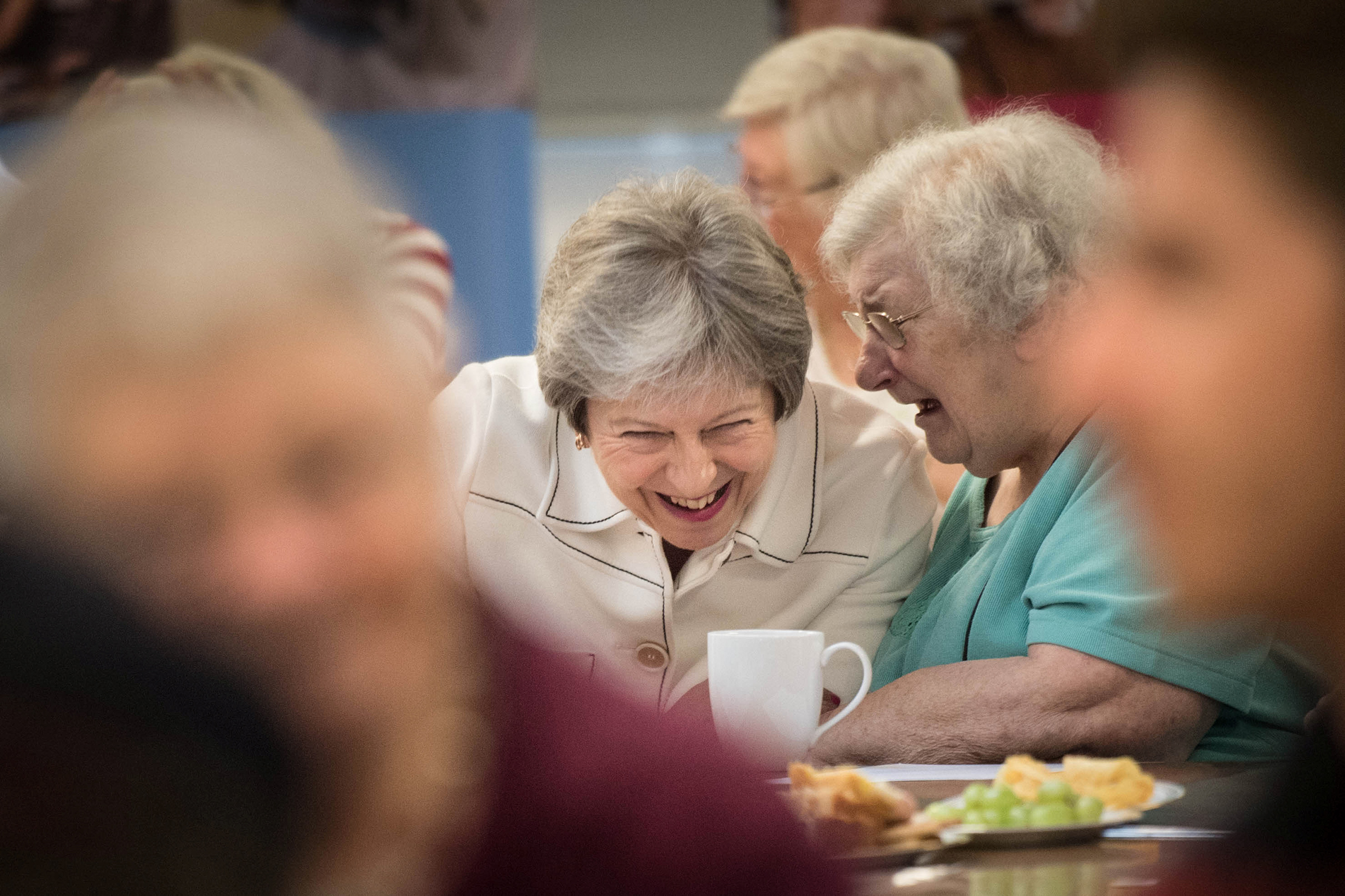 Премьер-министр Великобритании Тереза Мэй на благотворительном мероприятии, посвященном борьбе с одиночеством, 15 октября 2018 года

