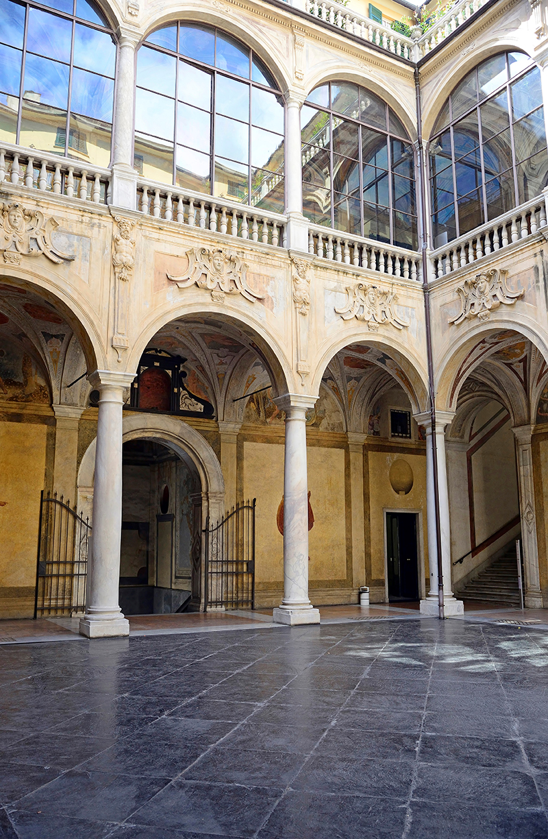 Дворец Palazzo Spinola
