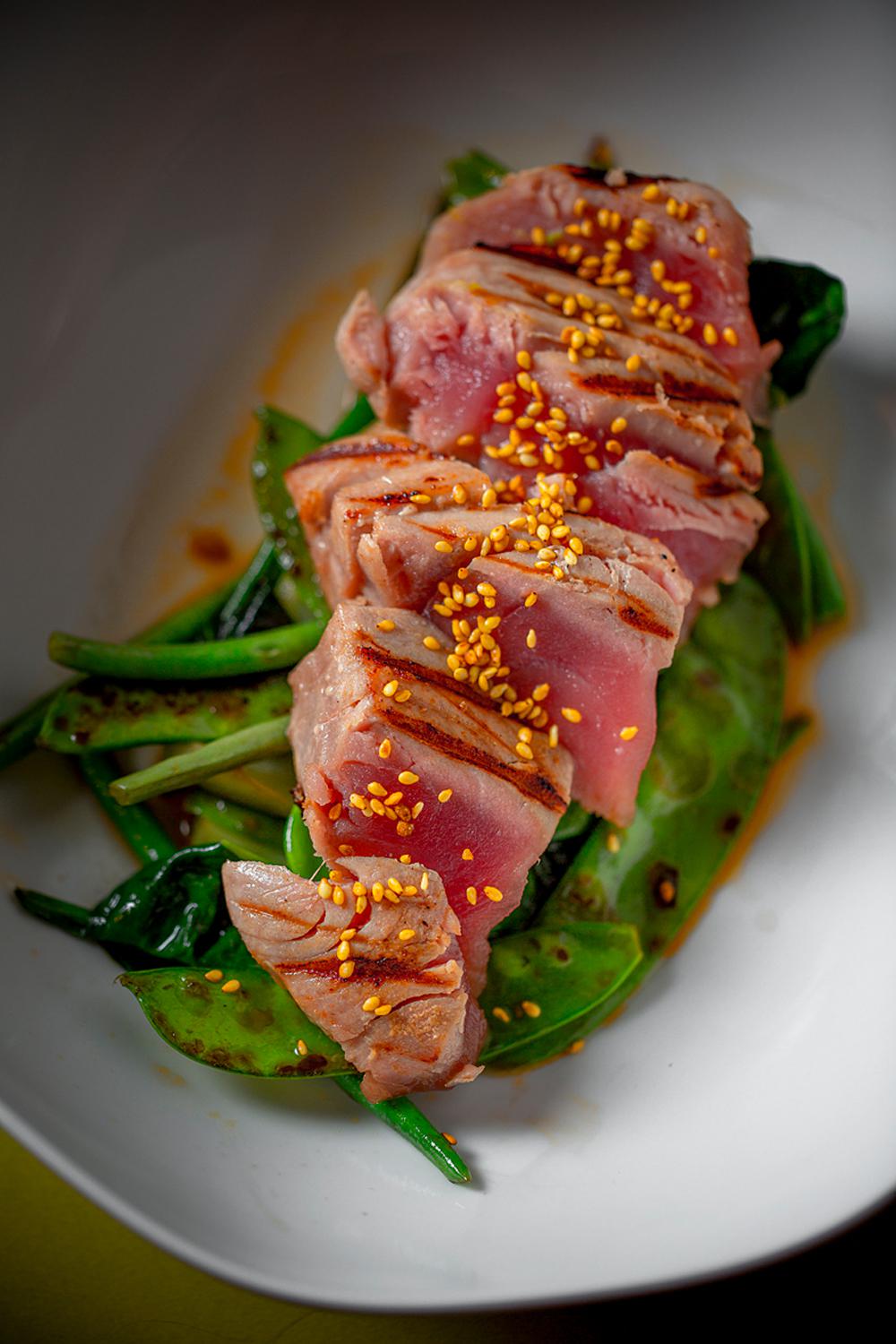 Стейк татаки из тунца yellowfin, ресторан &laquo;КрабыКутабы&raquo;