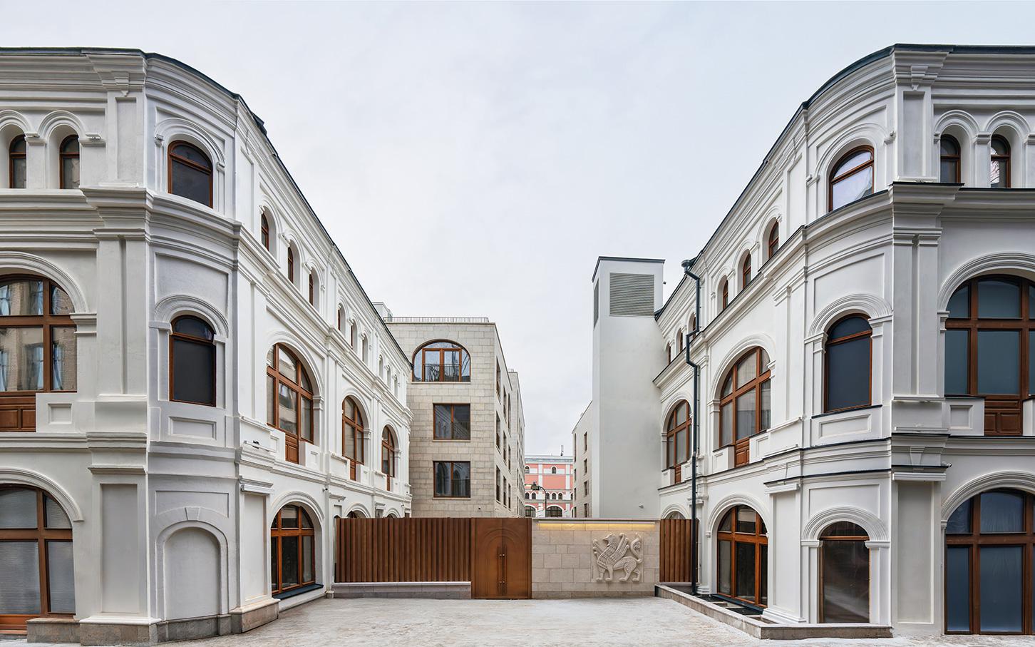 Коллекция особняков на ул. Ильинка, в 160 м. от Красной площади