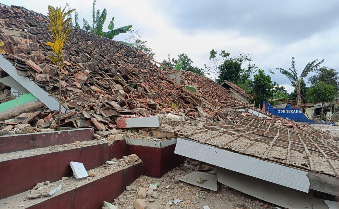 При землетрясении в Индонезии погибли десятки человек, сотни пострадали