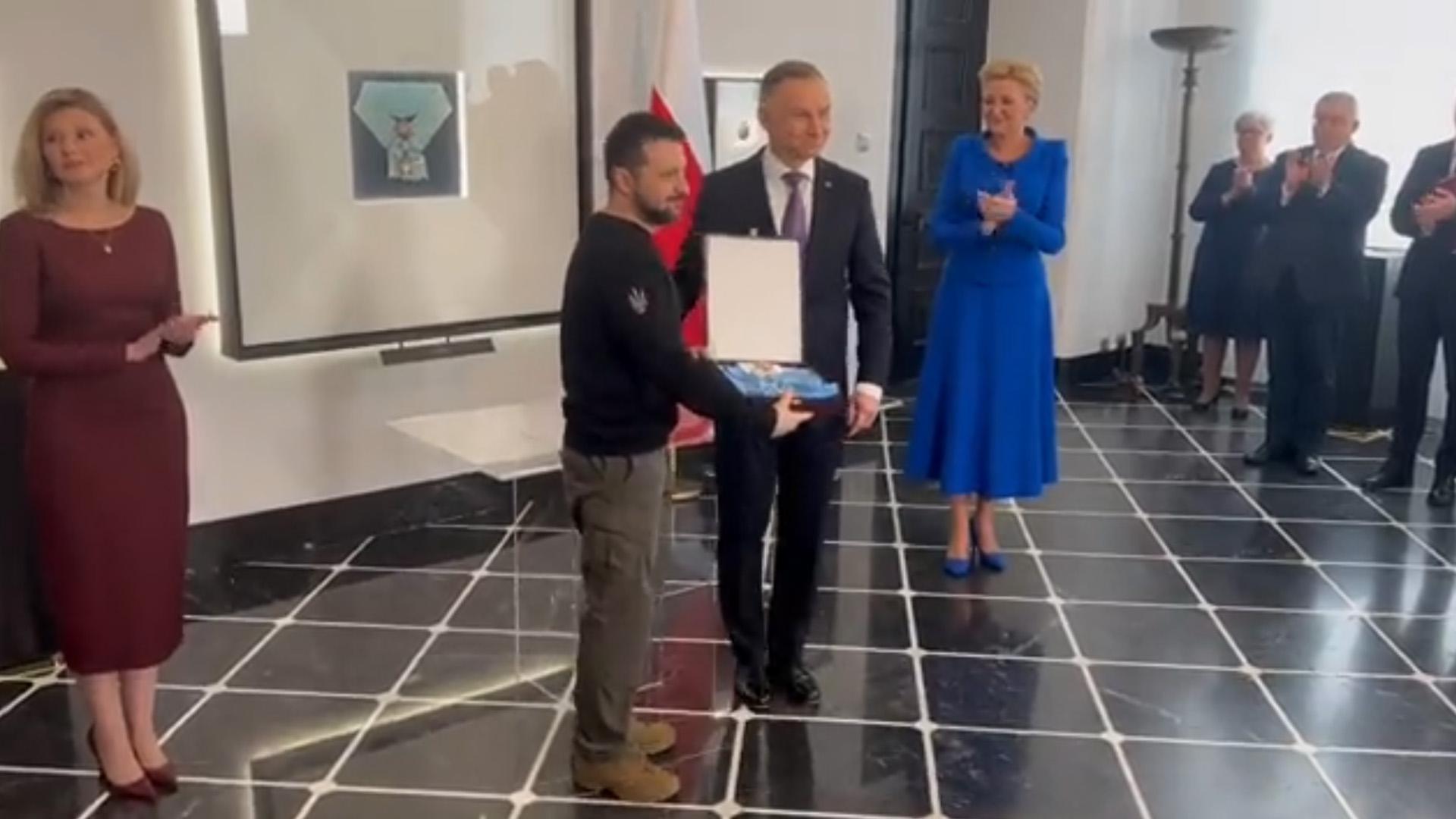 Президент Польши наградил Зеленского орденом Белого орла