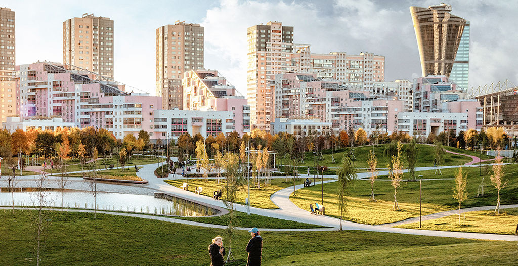 Холмы на взлетной полосе: как выглядит парк «Ходынское поле» в Москве ::  Город :: РБК Недвижимость