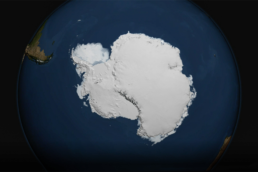 Снимок льдов Антарктики со спутника в 2017 году