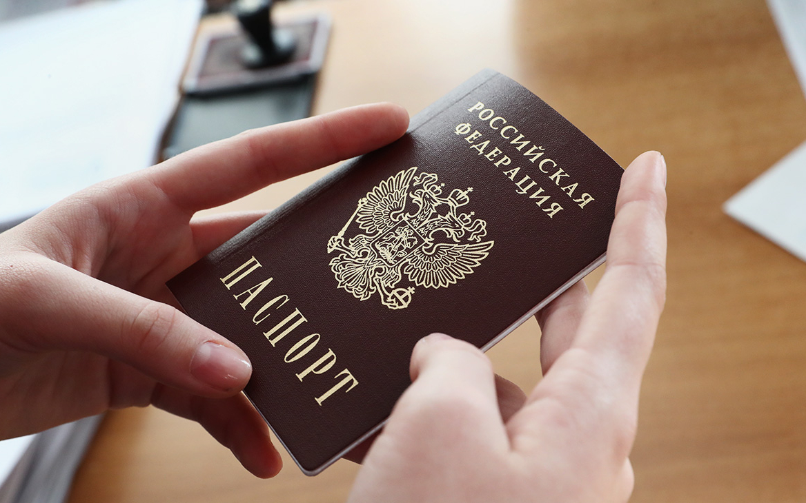 С начала года российское гражданство получили около 300 тыс. человек