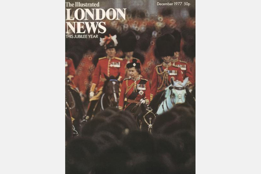 Обложка Illustrated London News, 1977 год.

Королева на протяжении почти всей жизни появлялась верхом, это было одно из ее любимых занятий. В последний раз ее видели в седле, когда ей было 95 лет