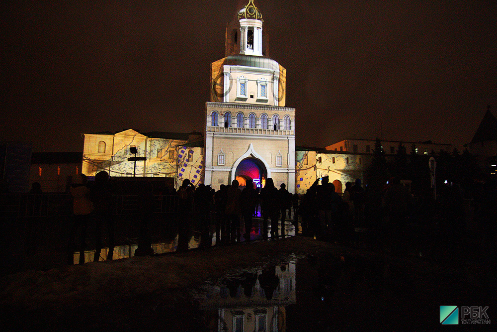 Световое шоу на Спасской башне казанского Кремля