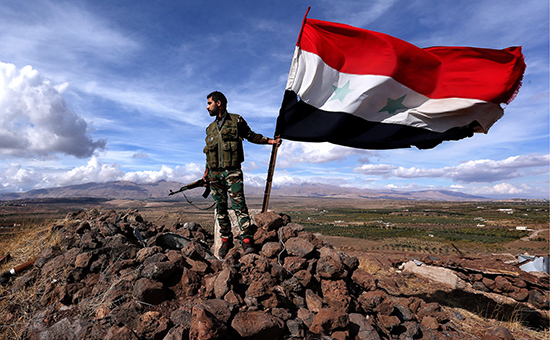 Солдат сирийской армии на&nbsp;боевом дежурстве, 2015 год
