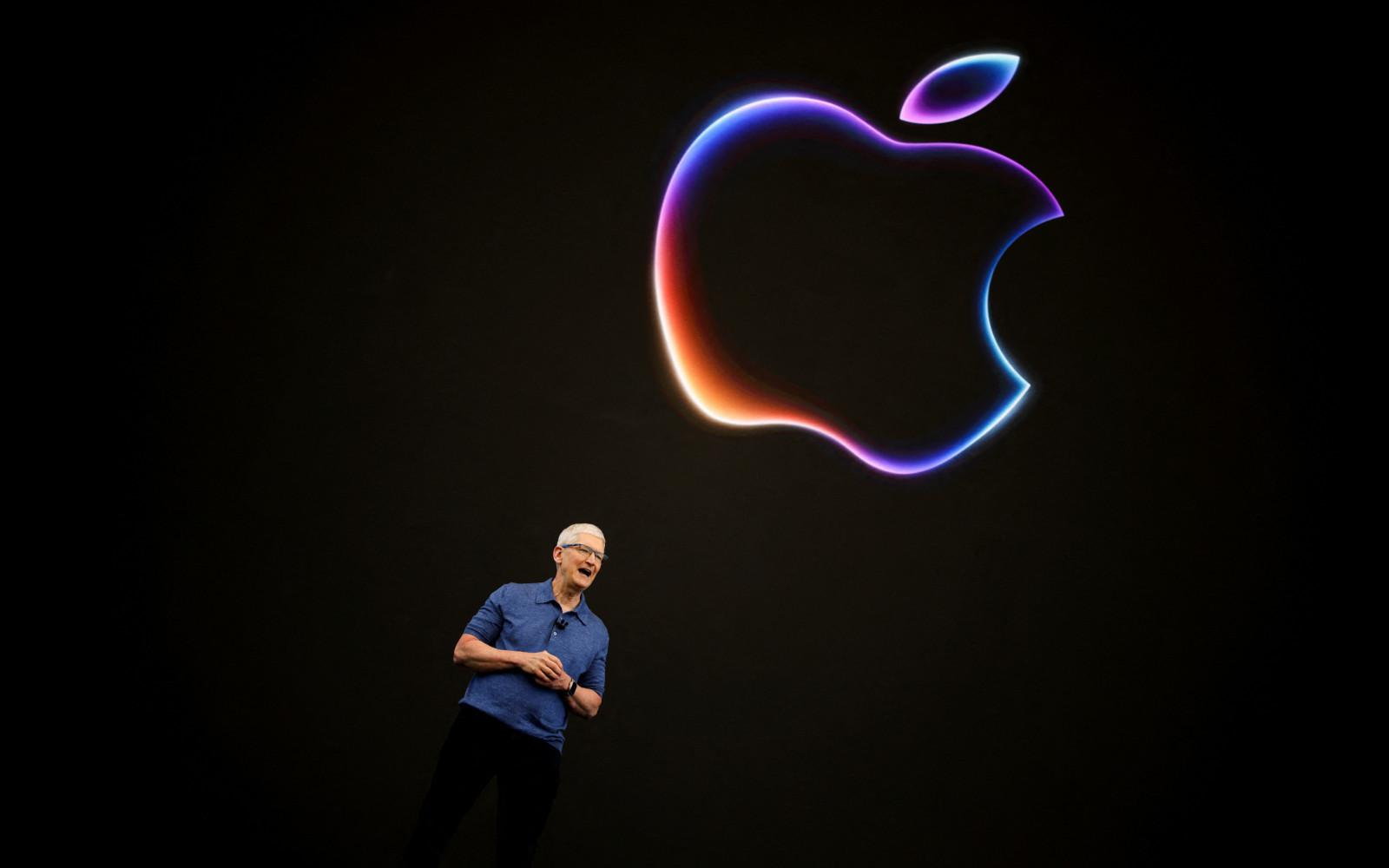 Генеральный директор Apple Тим Кук на&nbsp;ежегодной конференции разработчиков в штаб-квартире компании в Купертино, Калифорния, США