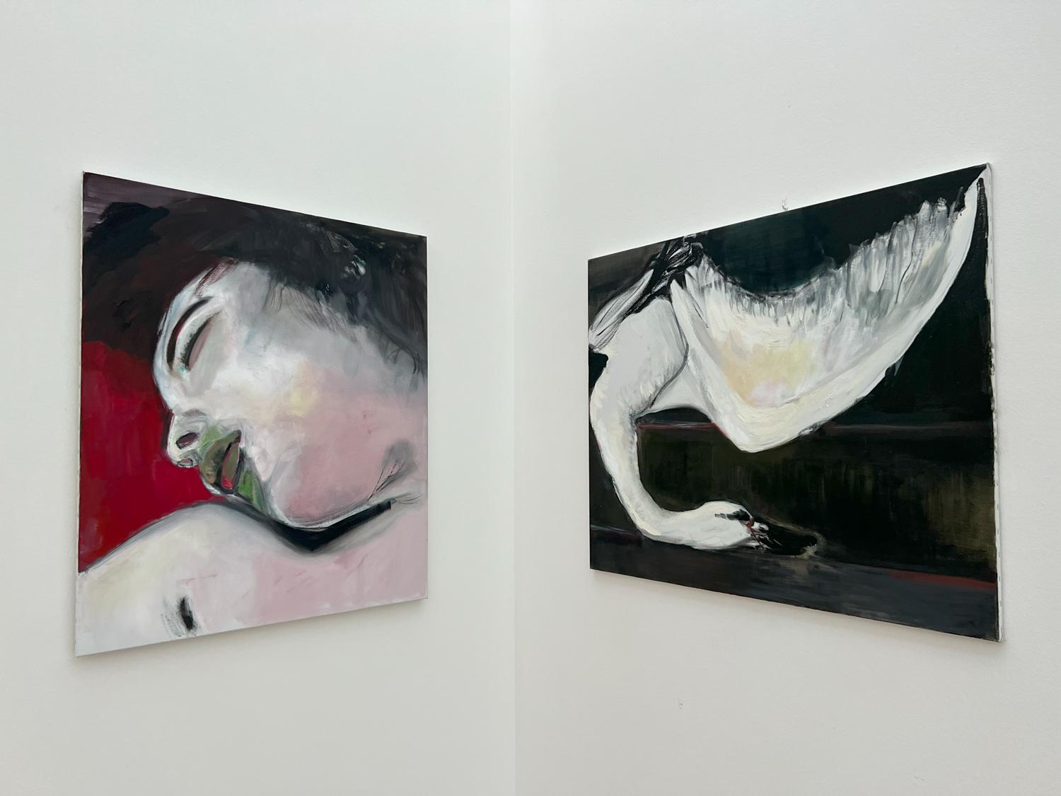 Вид экспозиции «Dance With Daemons» в Fondation Beyeler. Marlene Dumas. Слева: Broken White, 2006. Справа: Swan, 2005