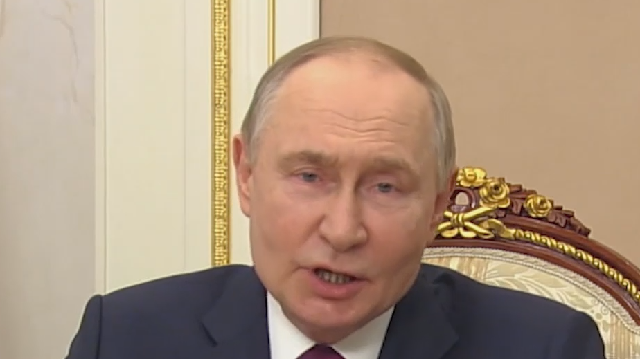 Путин поздравил выпускников российских школ