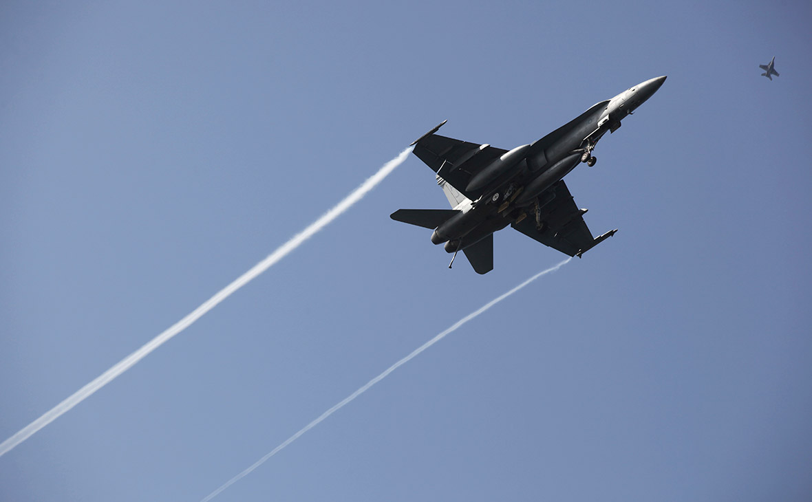 Истребитель F-18
