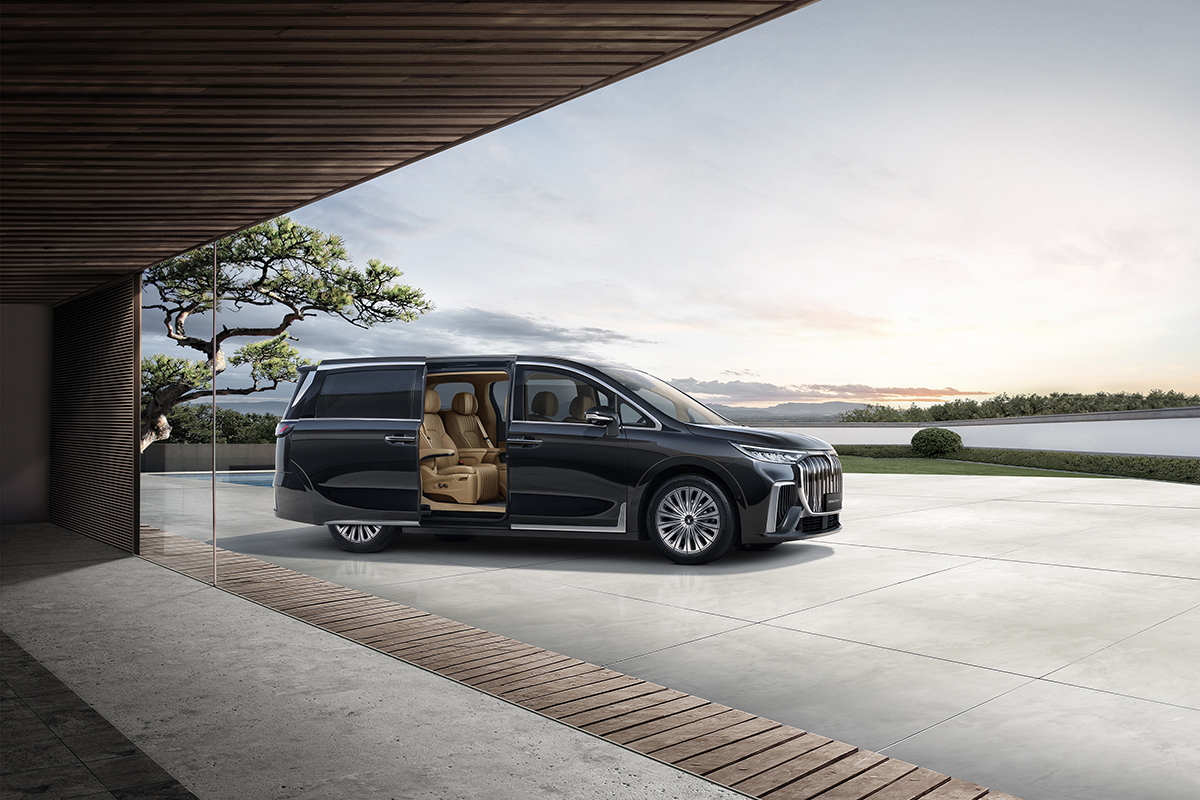 Производитель премиальных электромобилей и гибридов VOYAH стал официальным партнером винного салона «Время вина: weekend»