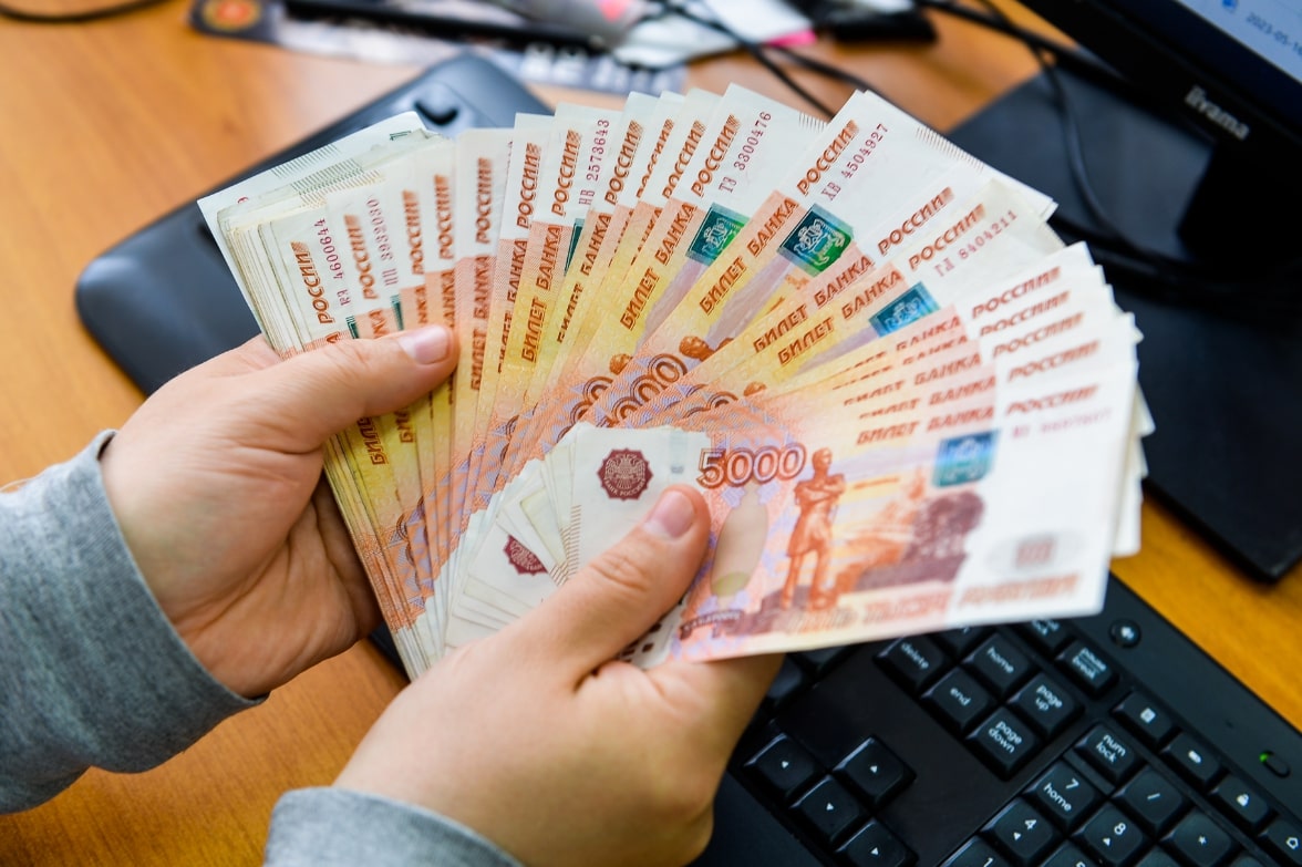 Через сколько лет зарплаты тюменцев вырастут до 100 тысяч рублей