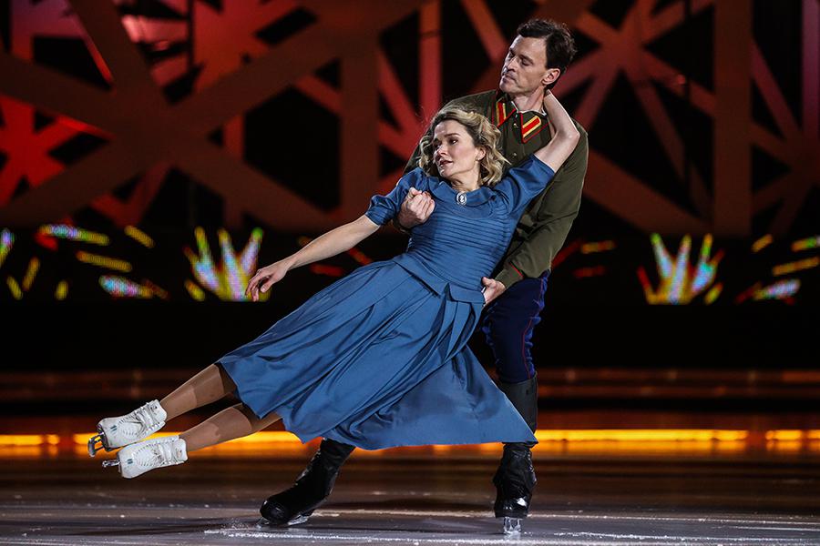 Надежда Михалкова и Максим Маринин во время съёмок проекта &laquo;Ледниковый период&raquo; на Малой спортивной арене Лужников, 2020 год