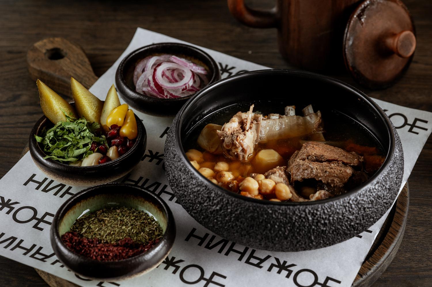 Пити с бараниной в ресторане &laquo;Южанин&raquo;