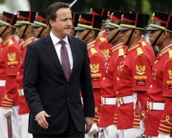 В Индонезии, переживающей мощное землетрясение, находится британский премьер Д.Кэмерон