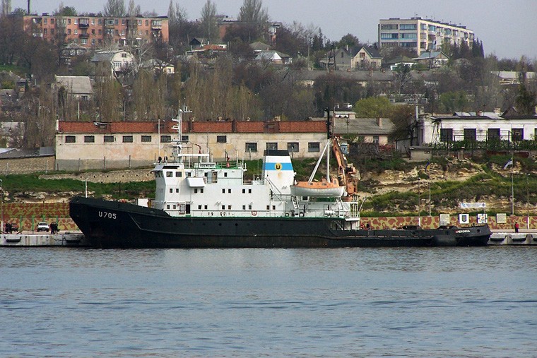 Спасательное буксирное судно «Кременец» U705. Первоначально называвшееся «СБ-524» (проект 714), судно было построено в Финляндии на верфи Rauma-Repola  в 1983 году. В составе ВМС Украины с 1 августа 1997 года. 