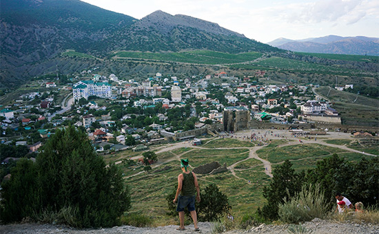 Вид на город Судак в Крыму


