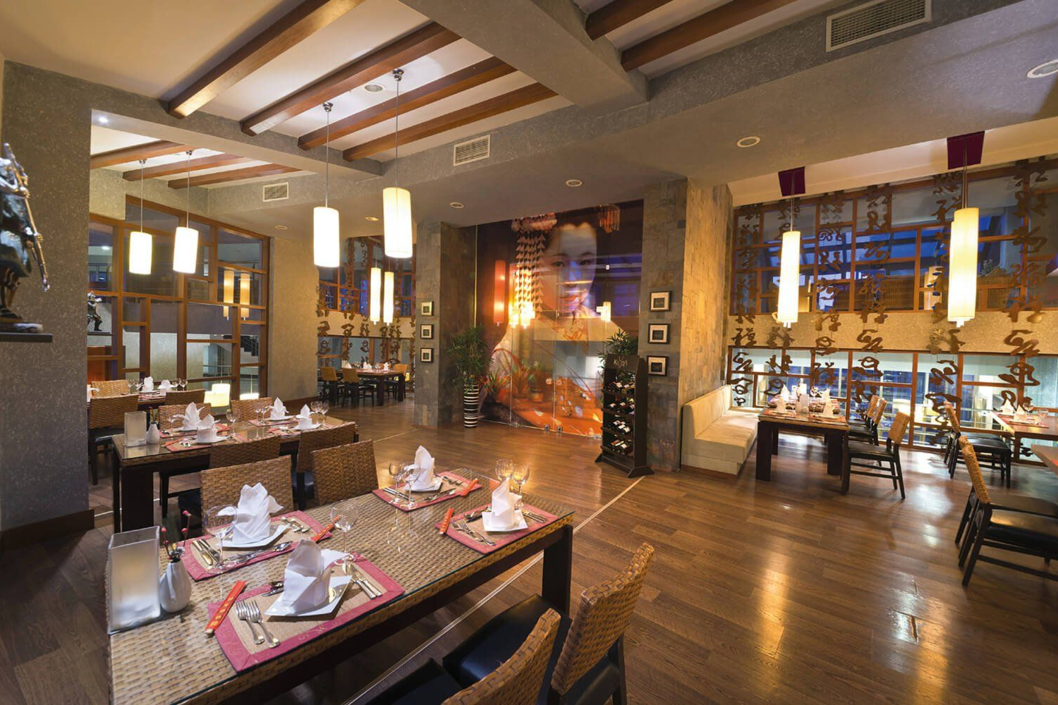 Ресторан &laquo;Sushi &amp; Thai&raquo; в отеле Limak Lara Deluxe Hotel &amp; Resort (Limak Lara)